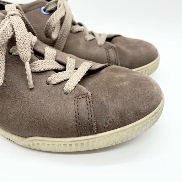 ECCO Crisp Leather Lace Up Sneaker In Taupe Size 37 Preppy Minimalist Coastal - Picture 3 of 13